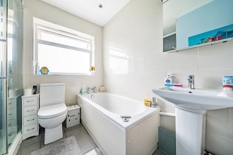 5 Whitstable Close, Ruislip, HA4 7EL