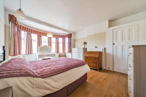 17 South Drive, Ruislip, HA4 8EU