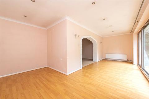 1 Brackendale Close, Camberley, GU15 1HP