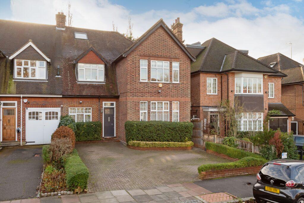 Bancroft Avenue, London, N2 5 bed semidetached house £2,500,000