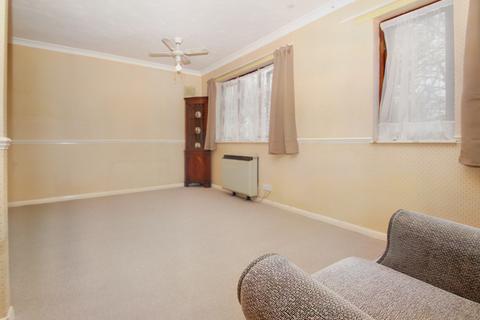 Studio for sale, Woodlea Court, Uxbridge, Greater London