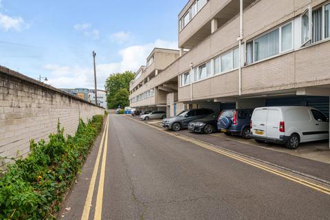 41 Athlone Square, Windsor, SL4 1ST
