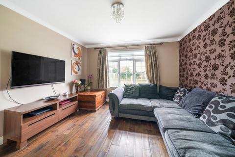 6 Holmlea Walk, Datchet, Slough, SL3 9HZ