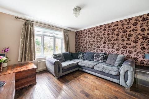 6 Holmlea Walk, Datchet, Slough, SL3 9HZ