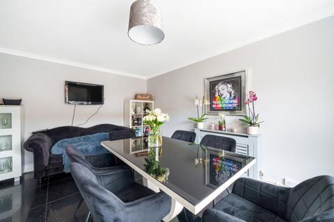 6 Holmlea Walk, Datchet, Slough, SL3 9HZ