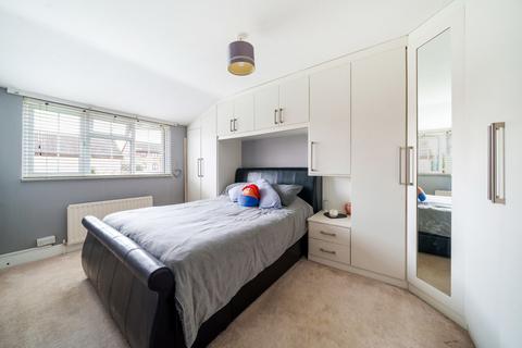 6 Holmlea Walk, Datchet, Slough, SL3 9HZ