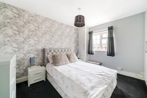 6 Holmlea Walk, Datchet, Slough, SL3 9HZ