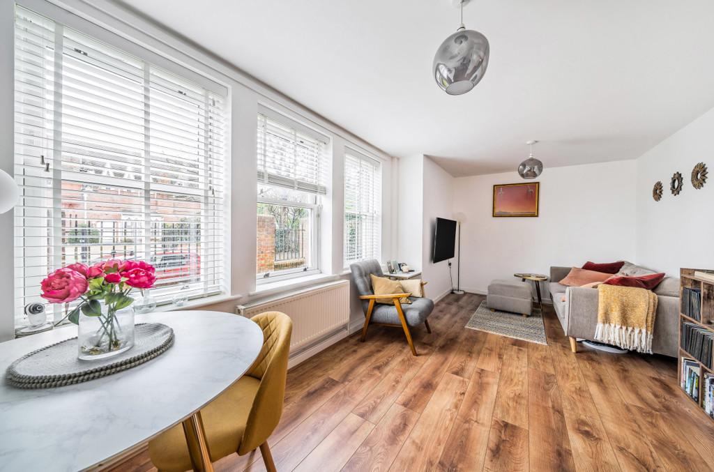 Bridgeman Drive, Windsor, Berkshire 1 bed apartment for sale £260,000