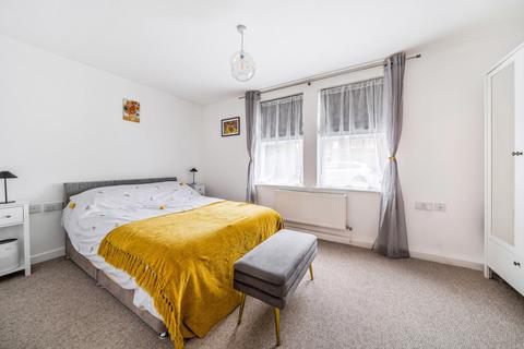 Flat 20, Gray Court Bridgeman Drive, Windsor, SL4 3SW