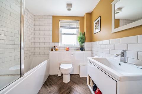 Flat 20, Gray Court Bridgeman Drive, Windsor, SL4 3SW