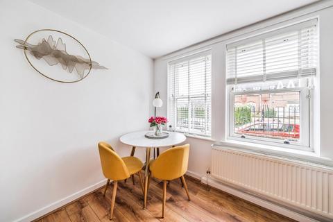 Flat 20, Gray Court Bridgeman Drive, Windsor, SL4 3SW