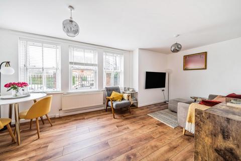 Flat 20, Gray Court Bridgeman Drive, Windsor, SL4 3SW