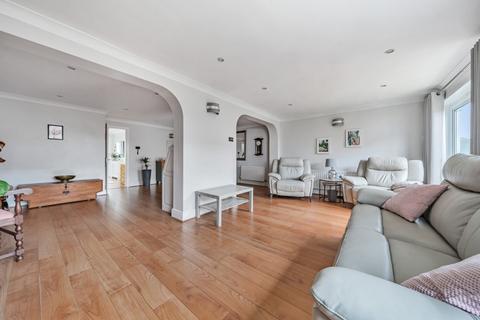 14 Burnham Close, Windsor, SL4 4PN