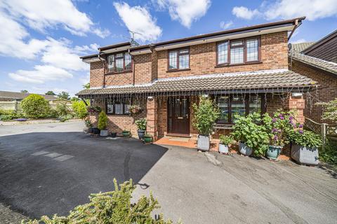 Blenheim Close, Wokingham, Berkshire