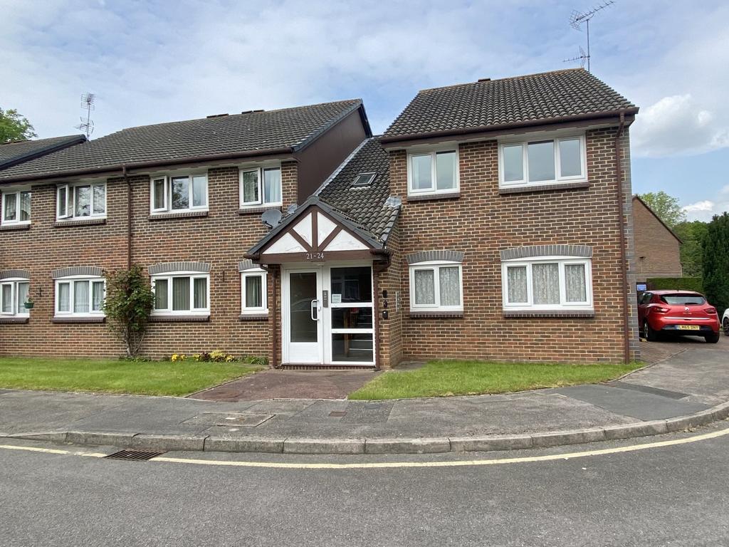 Acorn Drive, Wokingham, Berkshire 2 bed apartment for sale £225,000