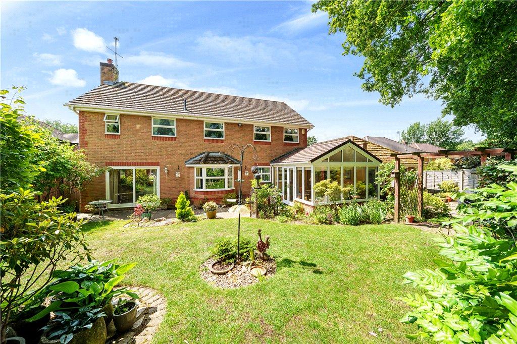 Tomlinson Drive, Finchampstead... 5 bed detached house £1,150,000