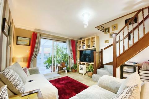 14 Barn Field, Yateley, GU46 6HZ
