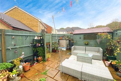 14 Barn Field, Yateley, GU46 6HZ