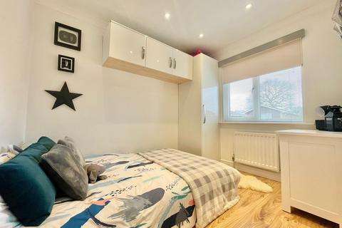 3 Coppice Gardens, Yateley, GU46 6EF