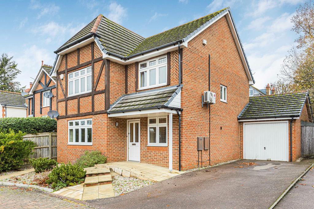 Anthorne Close, Potters Bar, EN6 5 bed detached house for sale £945,000
