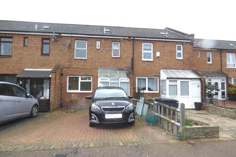 3 bedroom terraced house to rent, Rose Way, London