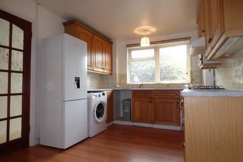 3 bedroom terraced house to rent, Rose Way, London