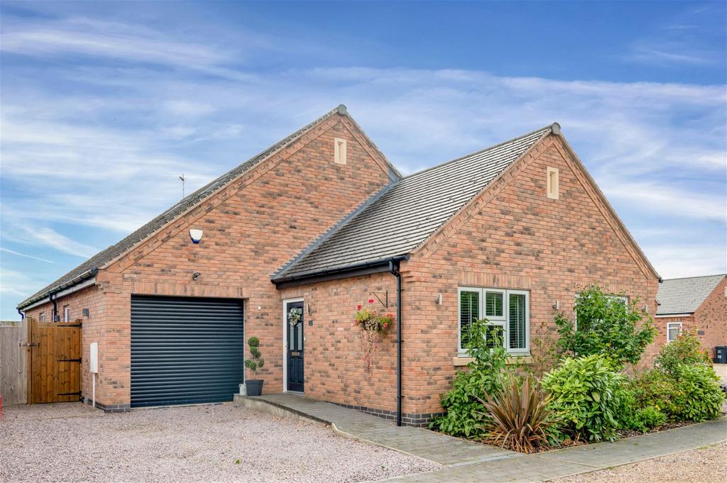 Barkby Road, Queniborough, Leicester, LE7 3FE 5 bed detached house for