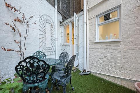 undefined, Warwick Way, London, SW1V