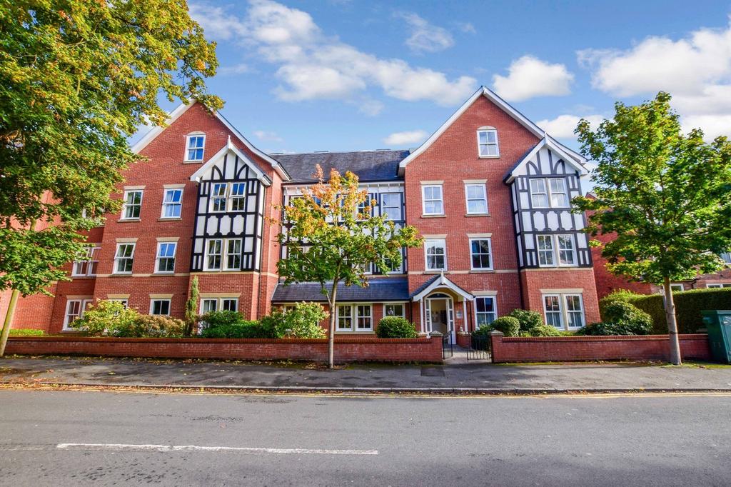 Groby Road, Altrincham, Greater Manchester, WA14 3 bed flat for sale