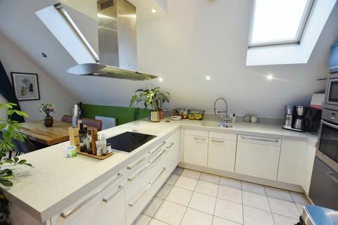 3 bedroom flat for sale - Groby Road, Altrincham, Greater Manchester, WA14