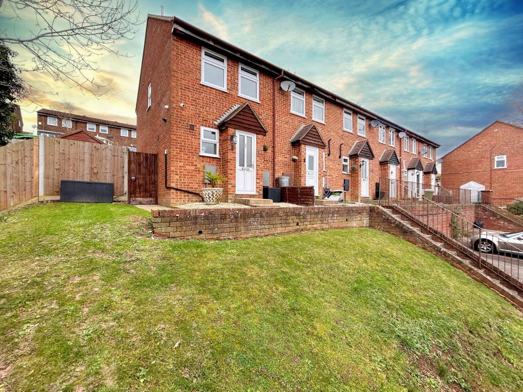 Clover Bank View, Walderslade Woods 2 bed house for sale £260,000