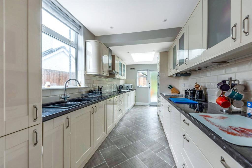 Lakeside Drive, Bromley, BR2 3 bed semidetached house for sale £750,000