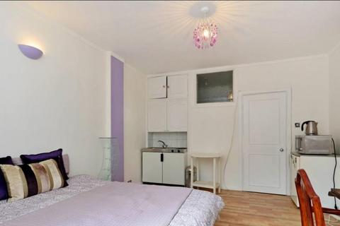 Studio to rent, Russell Court, Woburn Place, London, Greater London, WC1H