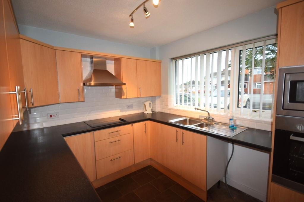 Mile Barn Road, Borras, Wrexham, LL13 2 bed bungalow £850 pcm (£196 pw)