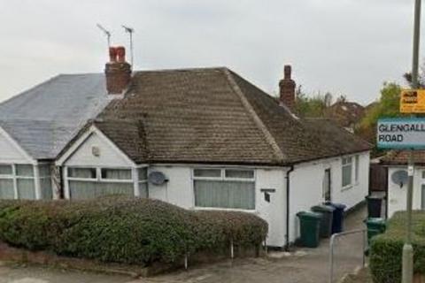 2 bedroom bungalow for sale - 29 Glengall Road, Edgware, Middlesex, HA8 8SZ