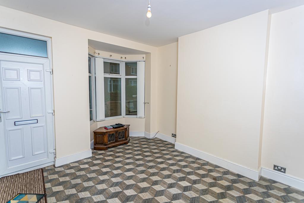 Newcastle Avenue, Worksop, S80 3 bed terraced house for sale £140,000