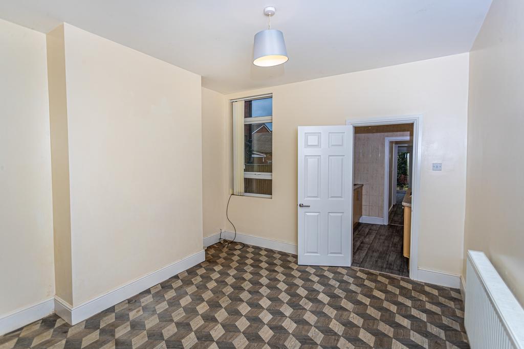 Newcastle Avenue, Worksop, S80 3 bed terraced house for sale £140,000