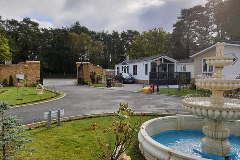 2 bedroom park home for sale, Bordon, Hampshire, GU35