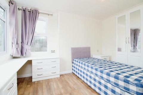 2 bedroom park home for sale, Bordon, Hampshire, GU35