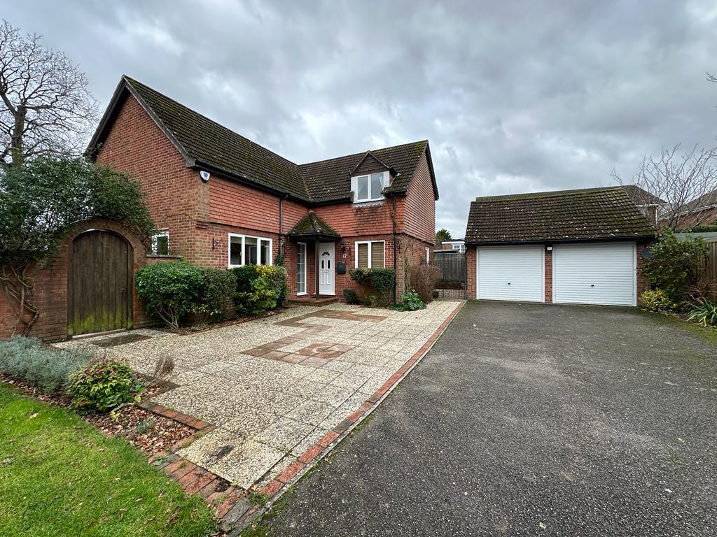 Burnham Wood Fareham UNFURNISHED 4 bed detached house to rent £1,850