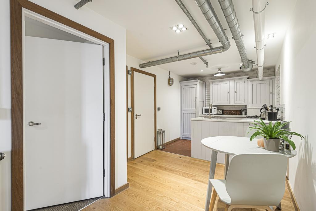 Kitchen/Dining Area