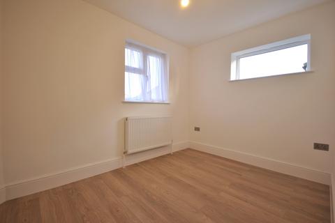 6 bedroom house share to rent - Baring Road, London SE12