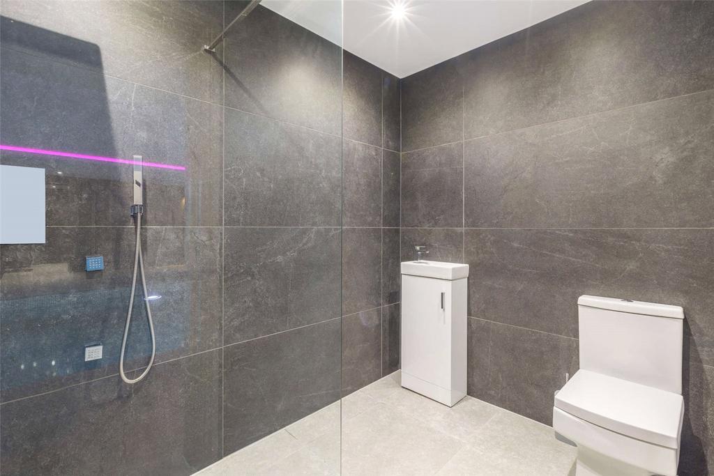 Pool Shower Room