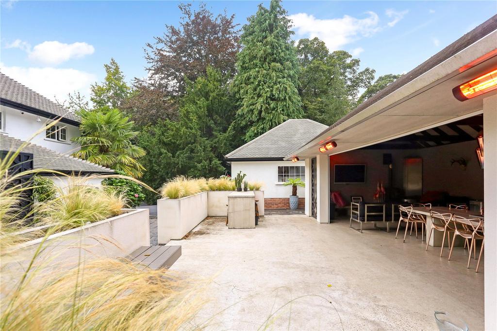 Outdoor Kitchen