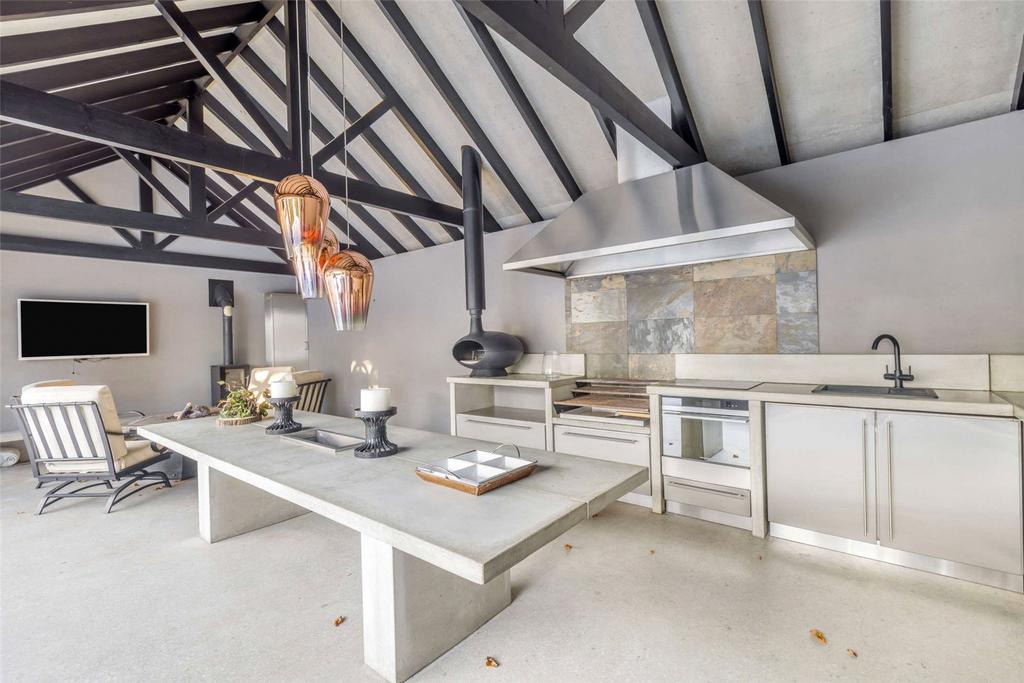 Outdoor Kitchen