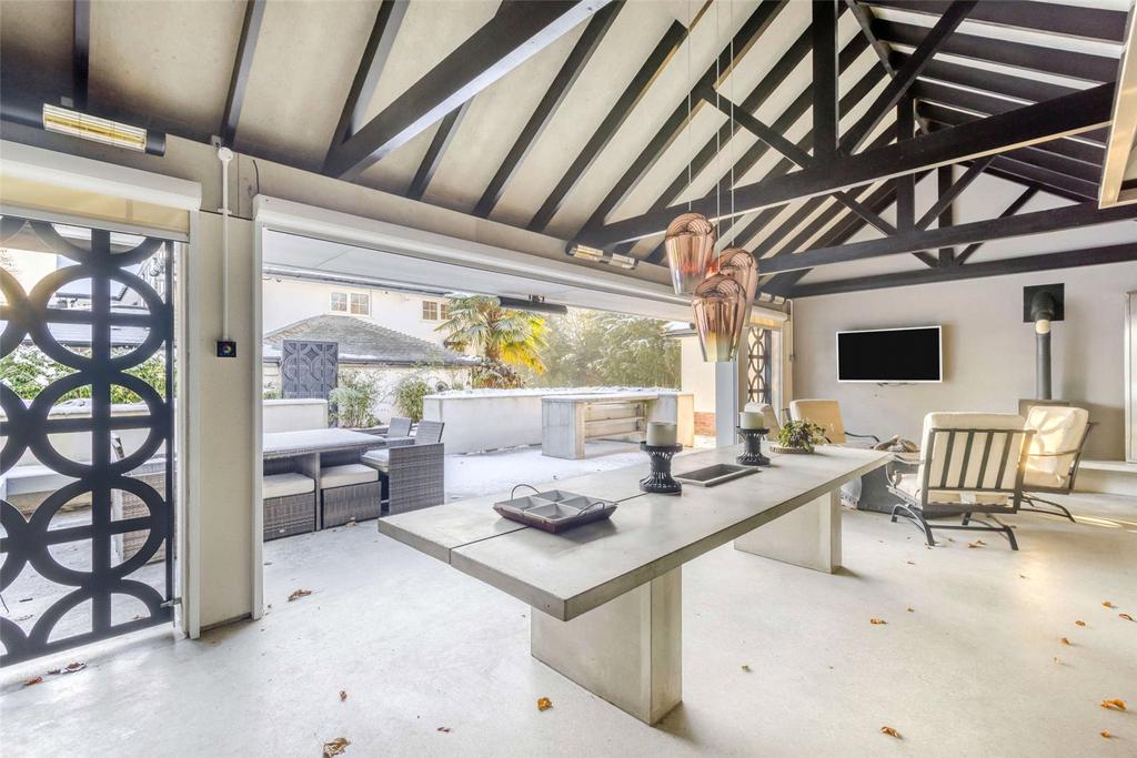 Outdoor Kitchen