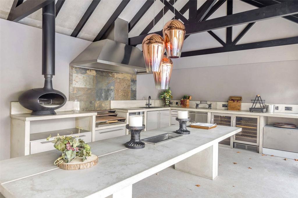 Outdoor Kitchen