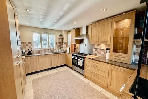 5 bedroom detached house to rent - West End Road, Southampton SO18 3BW