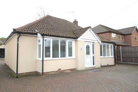 4 bedroom bungalow to rent - Fleet GU51