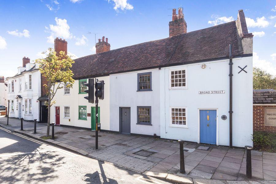 Broad Street, Wokingham 1 bed cottage to rent £1,200 pcm (£277 pw)